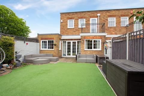 2 Gainsborough Square, Bexleyheath, DA6 8BU