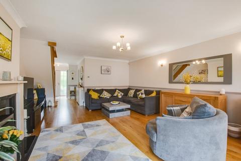 2 Gainsborough Square, Bexleyheath, DA6 8BU