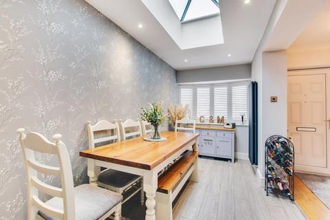 2 Gainsborough Square, Bexleyheath, DA6 8BU