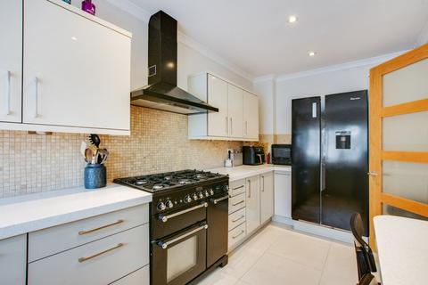 2 Gainsborough Square, Bexleyheath, DA6 8BU