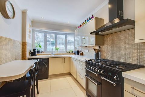 2 Gainsborough Square, Bexleyheath, DA6 8BU