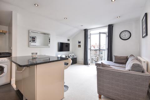 2 bedroom apartment to rent, Enmore Road Putney SW15