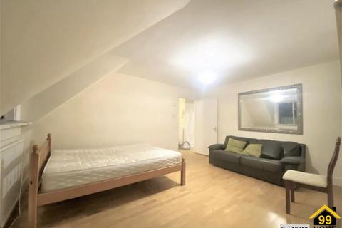 2 bedroom flat to rent, Russell Road, London, W14