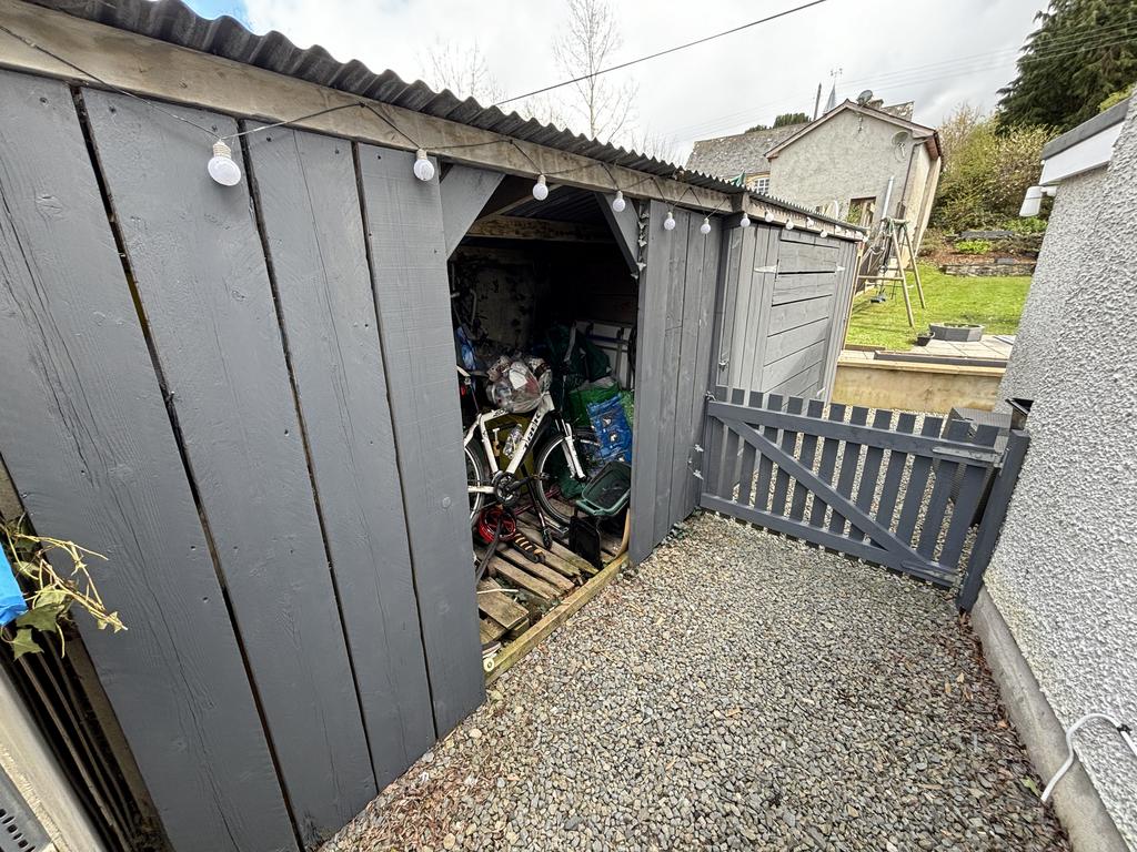 Log store and garden store