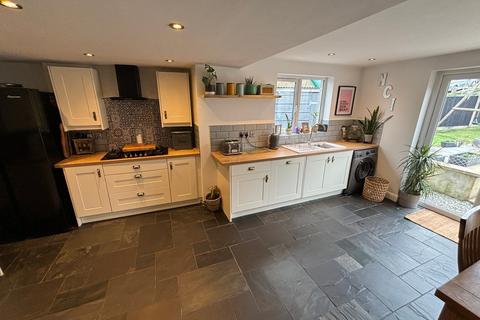 Ty Eiddwen Doldre, Tregaron, SY25 6JZ