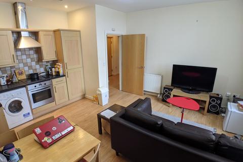 2 bedroom flat to rent, Wilmslow Road, Manchester M20