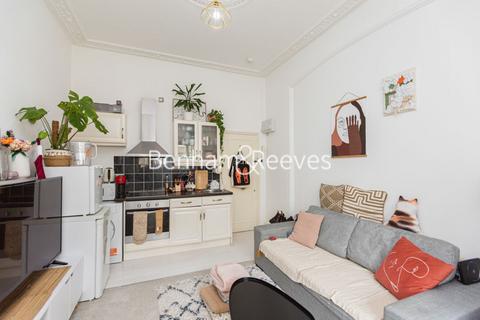 1 bedroom apartment to rent, Gwendwr Road, Hammersmith W14
