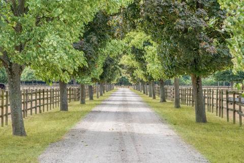 7 bedroom equestrian property for sale, Padworth Common, Berkshire