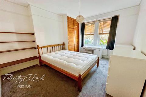 3 bedroom flat to rent, Crownstone Road, Brixton