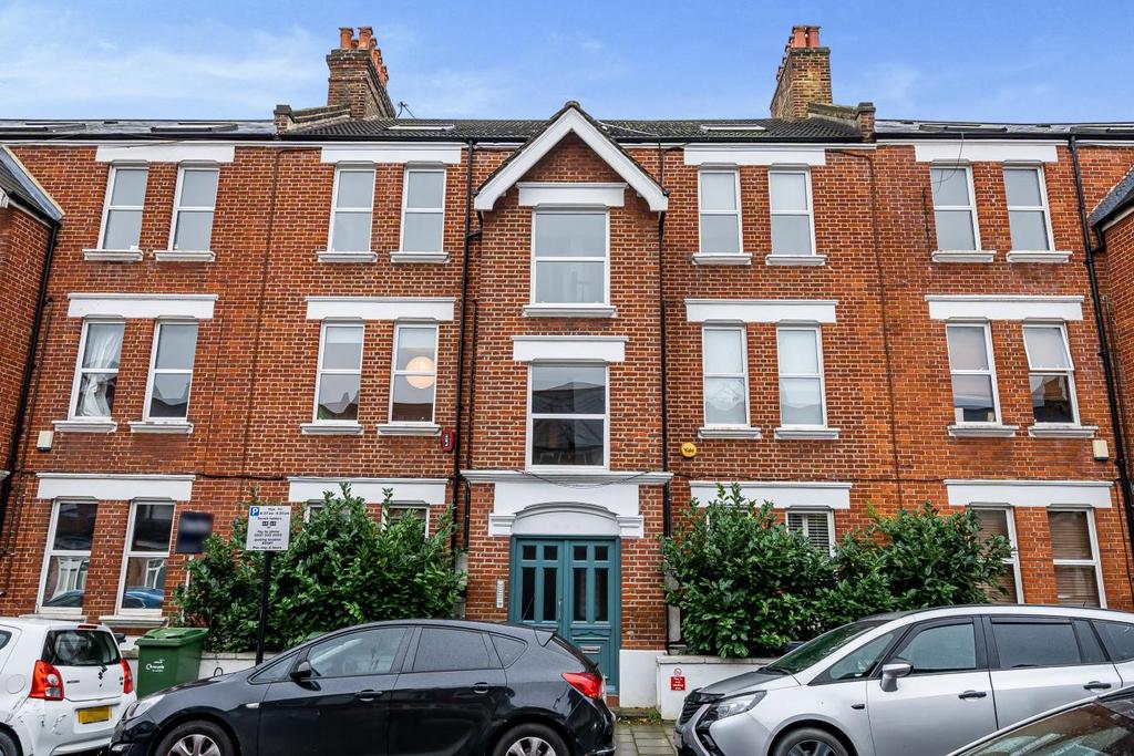 Bavent Road, London SE5 2 bed flat £500,000