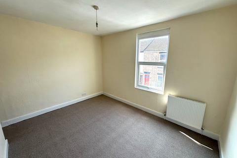 2 bedroom terraced house to rent, New Street, Gloucester GL1