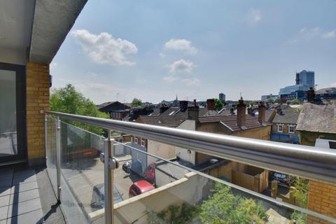 2 bedroom apartment to rent, James Yard, Watford WD17