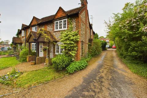 2 bedroom cottage for sale, Littleworth Road, Downley