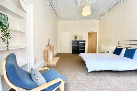 3 bedroom flat to rent, Ruthven Street, Glasgow G12