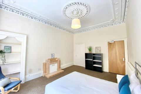 3 bedroom flat to rent, Ruthven Street, Glasgow G12