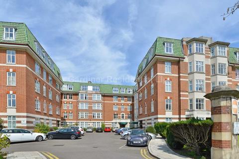 3 bedroom flat for sale, Haven Green Court, London