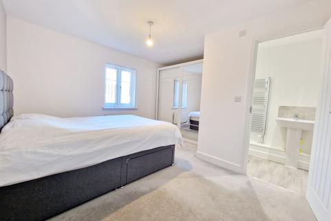 2 bedroom apartment to rent, Cornwell Avenue, Crawley RH10