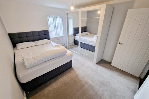 2 bedroom apartment to rent, Cornwell Avenue, Crawley RH10