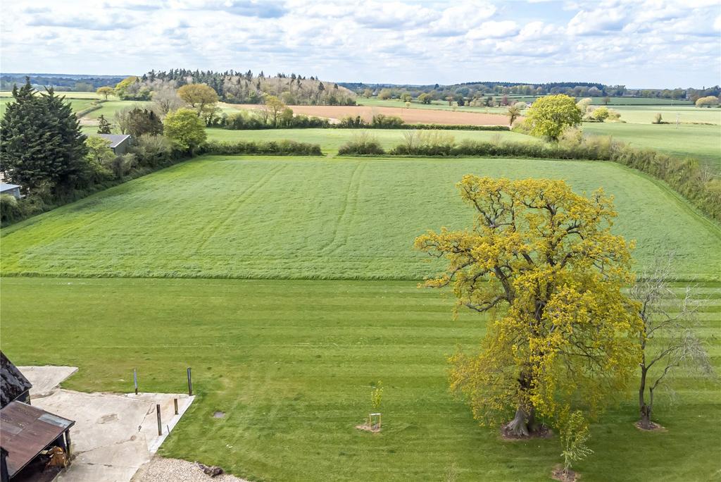 Land &amp; View To Rear
