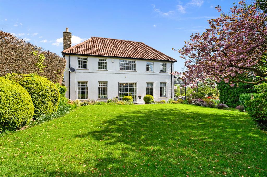 Thorpe Lane, Guiseley, Leeds, West Yorkshire, LS20 4 bed detached house