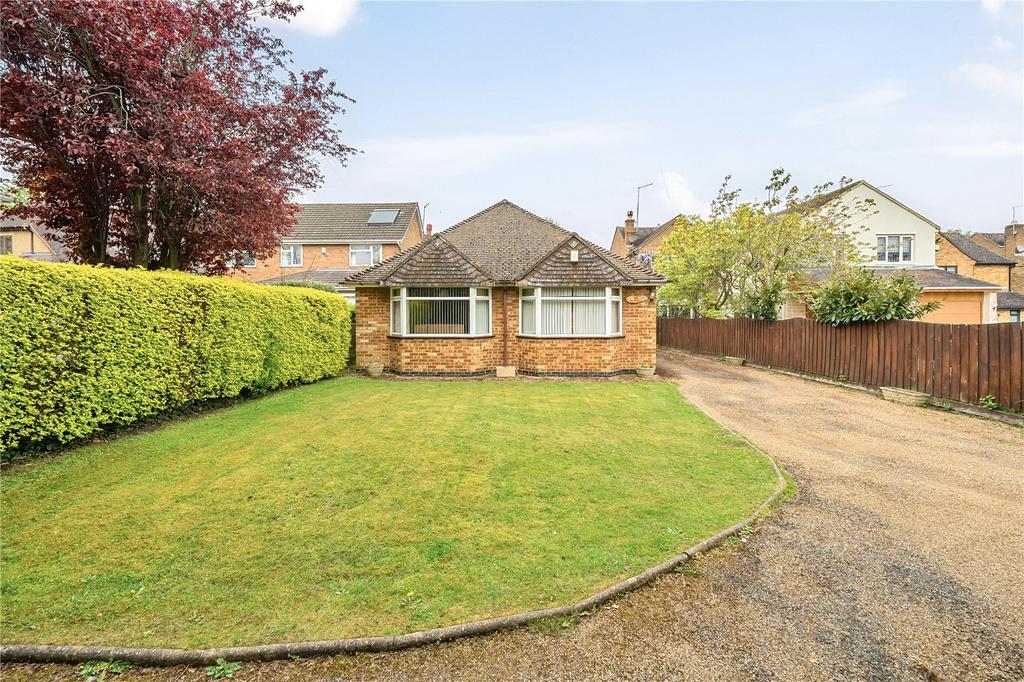 Sywell Road, Overstone, Northampton, NN6 3 bed bungalow for sale £425,000