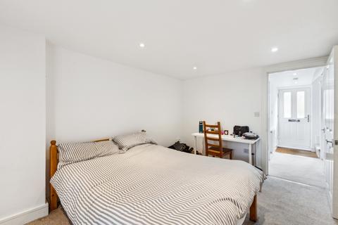 28 Romberg Road, London, SW17 8UA