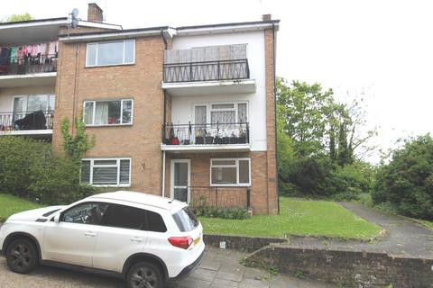 2 bedroom flat for sale, Cedar Court, High Wycombe HP13