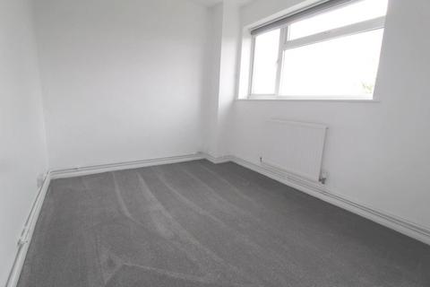 2 bedroom flat for sale, Cedar Court, High Wycombe HP13