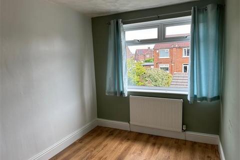 2 bedroom semi-detached house to rent, Farm Street, Oldham