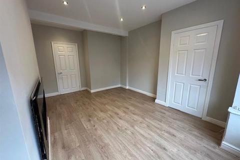 2 bedroom semi-detached house to rent, Farm Street, Oldham