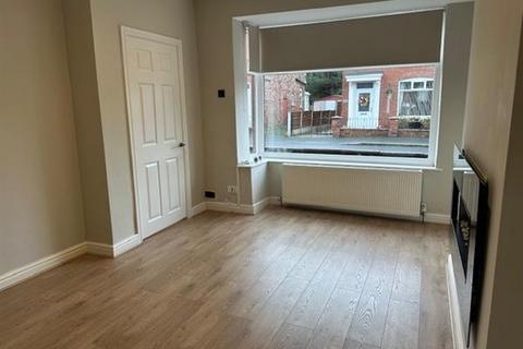 2 bedroom semi-detached house to rent, Farm Street, Oldham