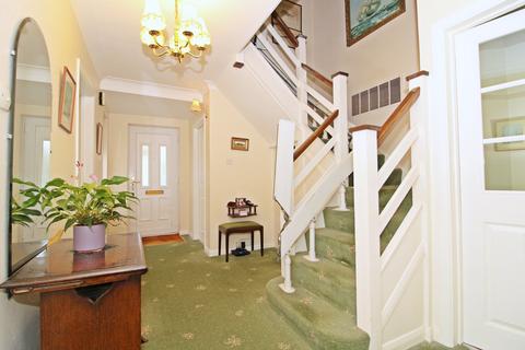 43 Malmains Way, Beckenham, BR3 6SB