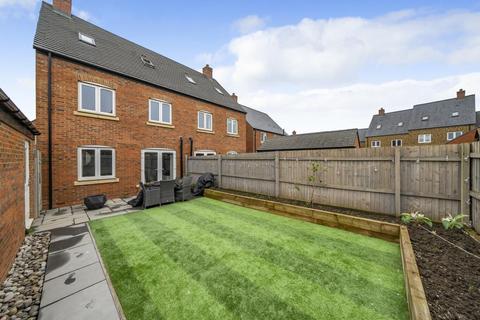 4 bedroom townhouse for sale, Banbury,  Oxfordshire,  OX16
