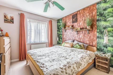 2 bedroom flat for sale, Aylesbury,  Buckinghamshire,  HP21