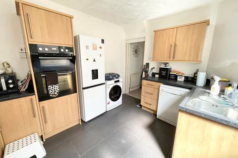 3 bedroom end of terrace house for sale, Westcliffe Drive, Layton FY3
