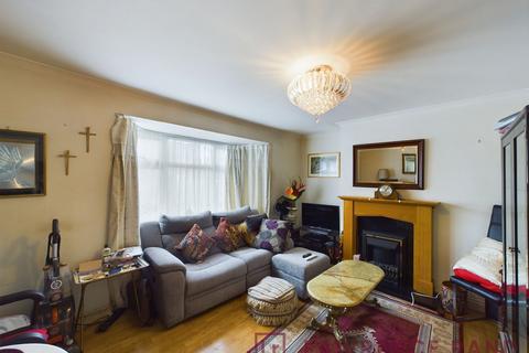 2 bedroom maisonette for sale, Cheltenham Close, Northolt, UB5
