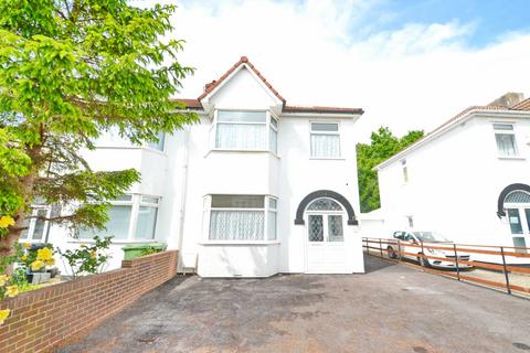 4 bedroom semi-detached house to rent, Pine Grove, Filton