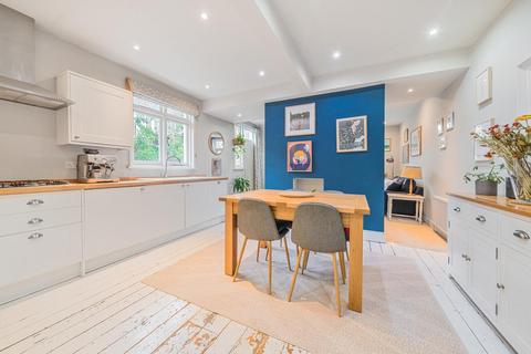 84 Waldron Road, London, SW18 3TD