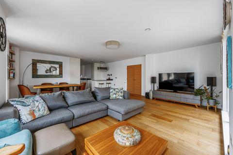 3 bedroom apartment to rent, Narrowboat Avenue, Brentford