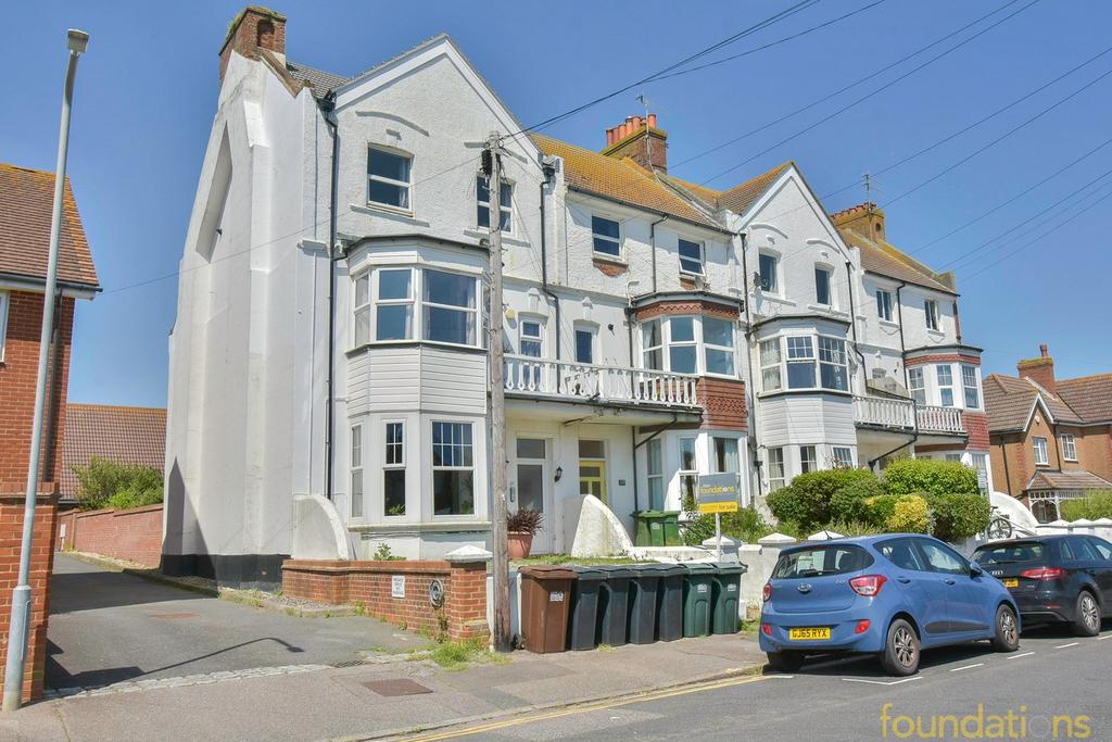 Cantelupe Road, BexhillonSea, TN40 2 bed flat for sale £269,950