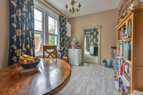 2 bedroom flat for sale, Cantelupe Road, Bexhill-on-Sea, TN40