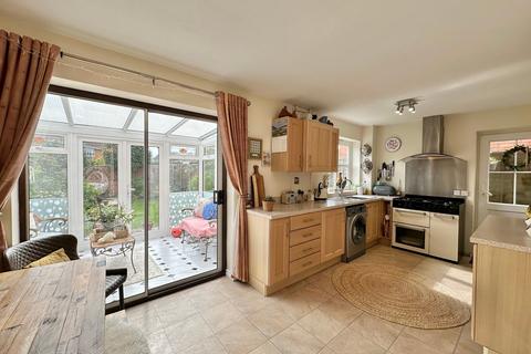 3 bedroom detached house for sale, Queenswood Drive, Hereford, HR1