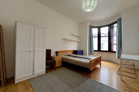 3 bedroom flat to rent, Flat