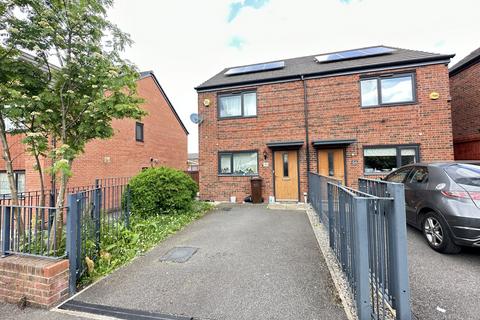 2 bedroom semi-detached house to rent, Lawnswood Road,  Manchester, M12