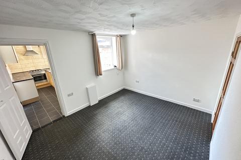 2 bedroom terraced house to rent, Beard Road, Manchester, M18