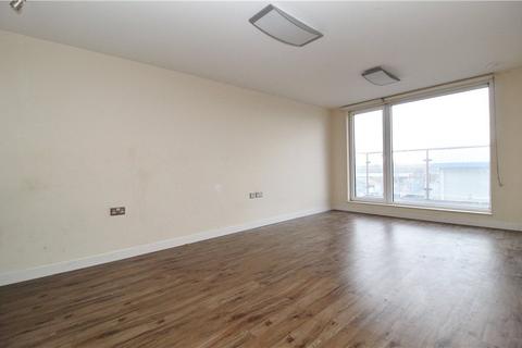 2 bedroom apartment to rent, The Green, Southall, UB2