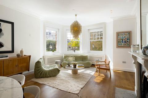 4 bedroom flat for sale, Campden Hill Court, London