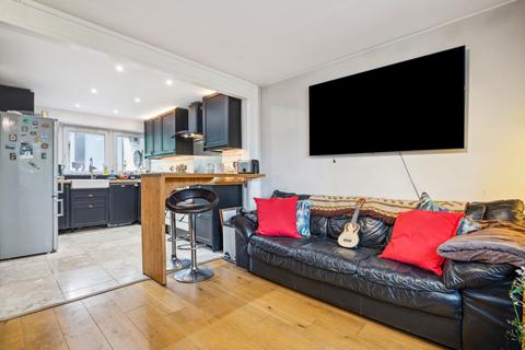 2 bedroom flat for sale, Culvert Road, London
