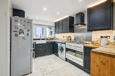 3 bedroom flat for sale, Culvert Road, London