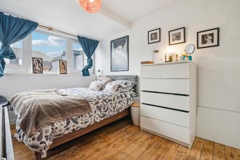 3 bedroom flat for sale, Culvert Road, London